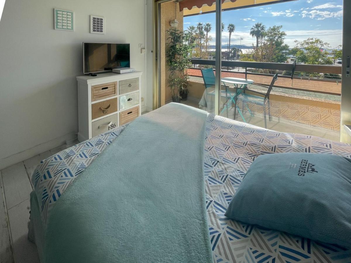 Les balcons de Bandol Centre ville avec vue mer et face à la plage Esterno foto