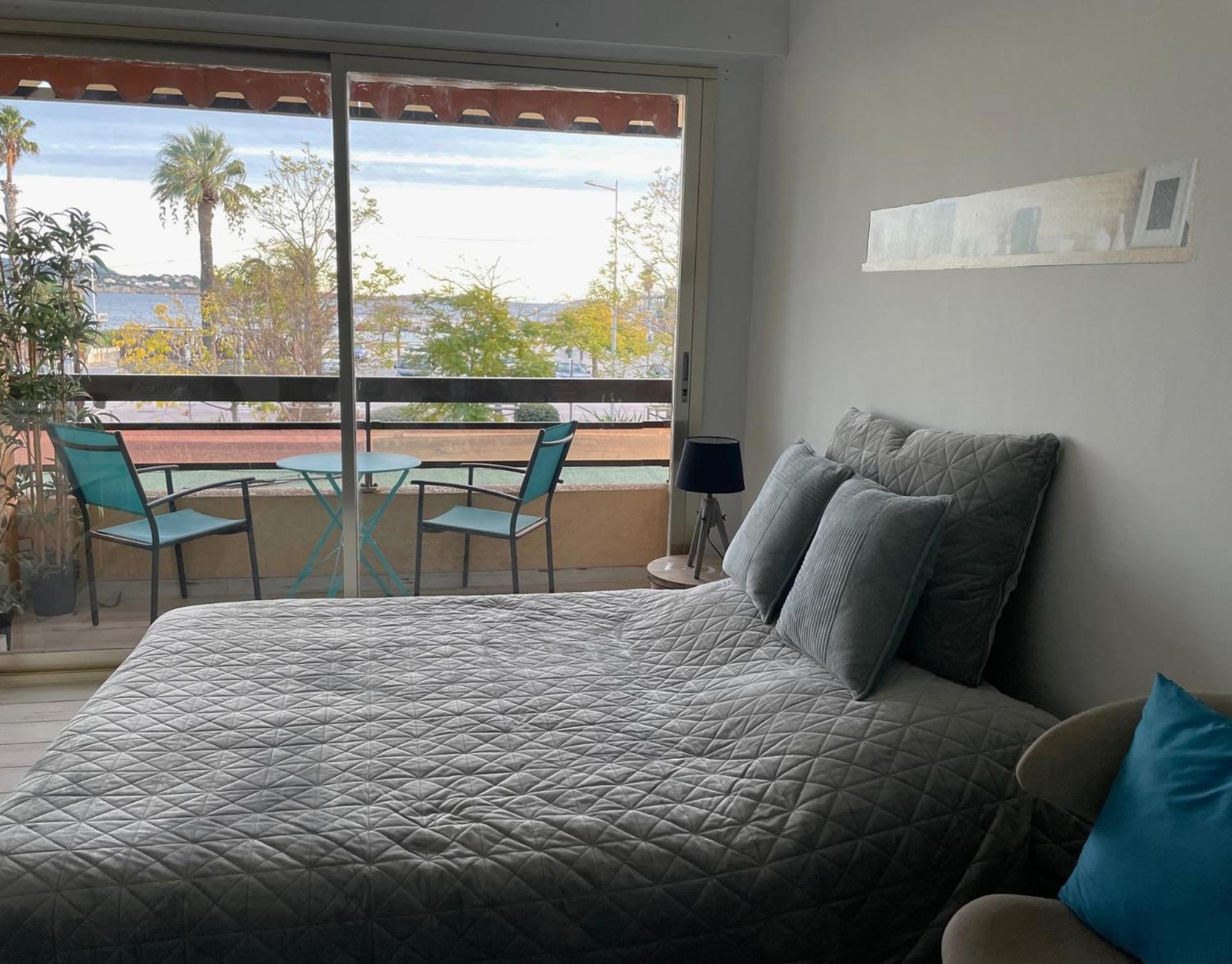 Les balcons de Bandol Centre ville avec vue mer et face à la plage Esterno foto